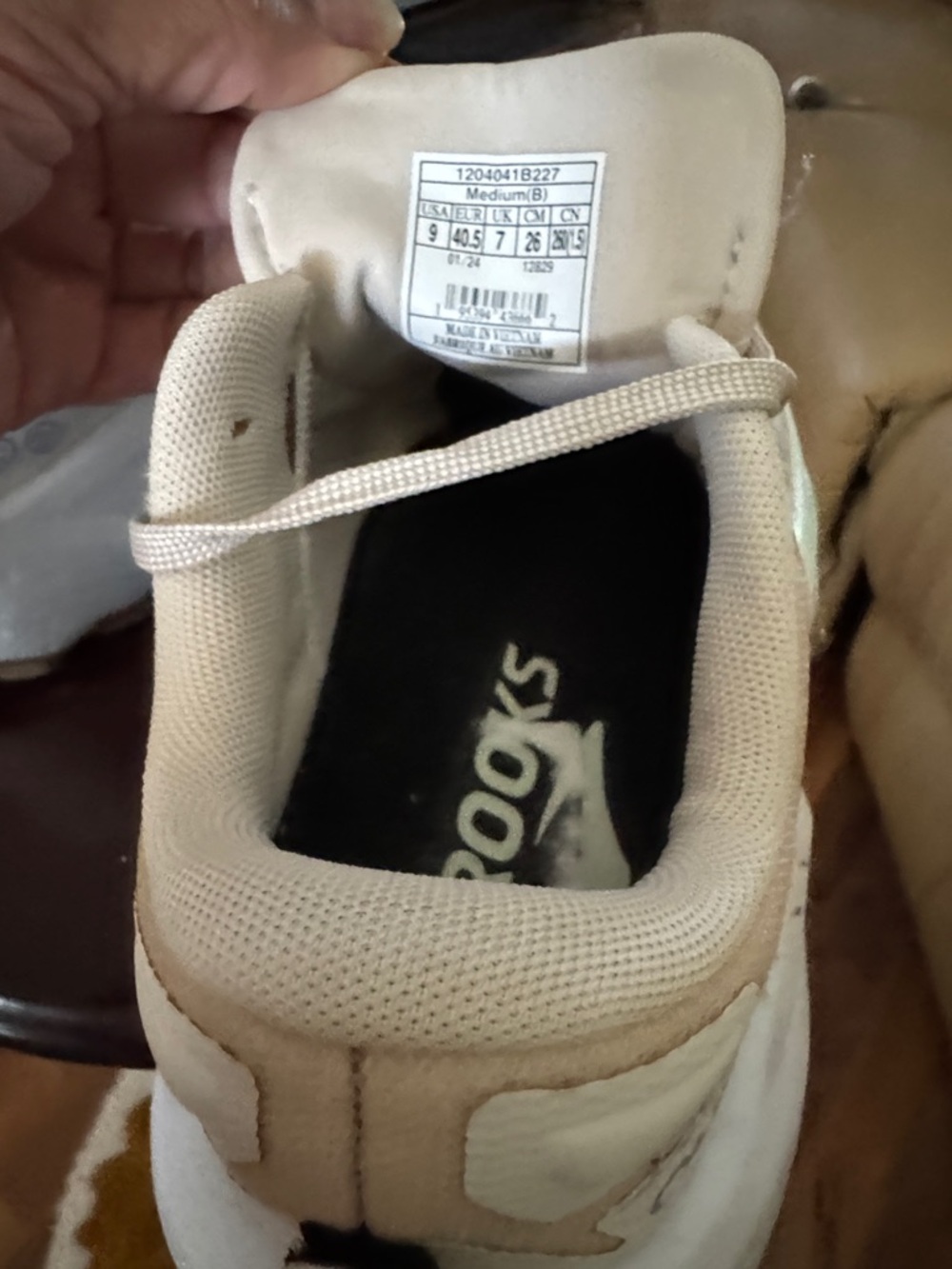 Brooks Caldera Women's Beige and Light Green Running Shoes. Like new worn once - Picture 5 of 5